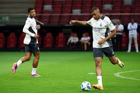 都依赖于团 都依赖于团